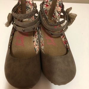 Girl shoes